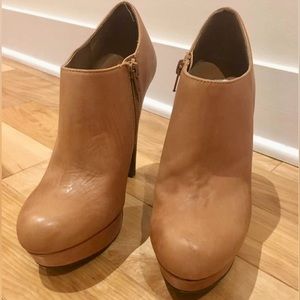 Steve Madden, size 7.5 US